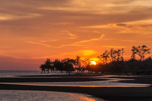 PANTAI CEMARA INDAH